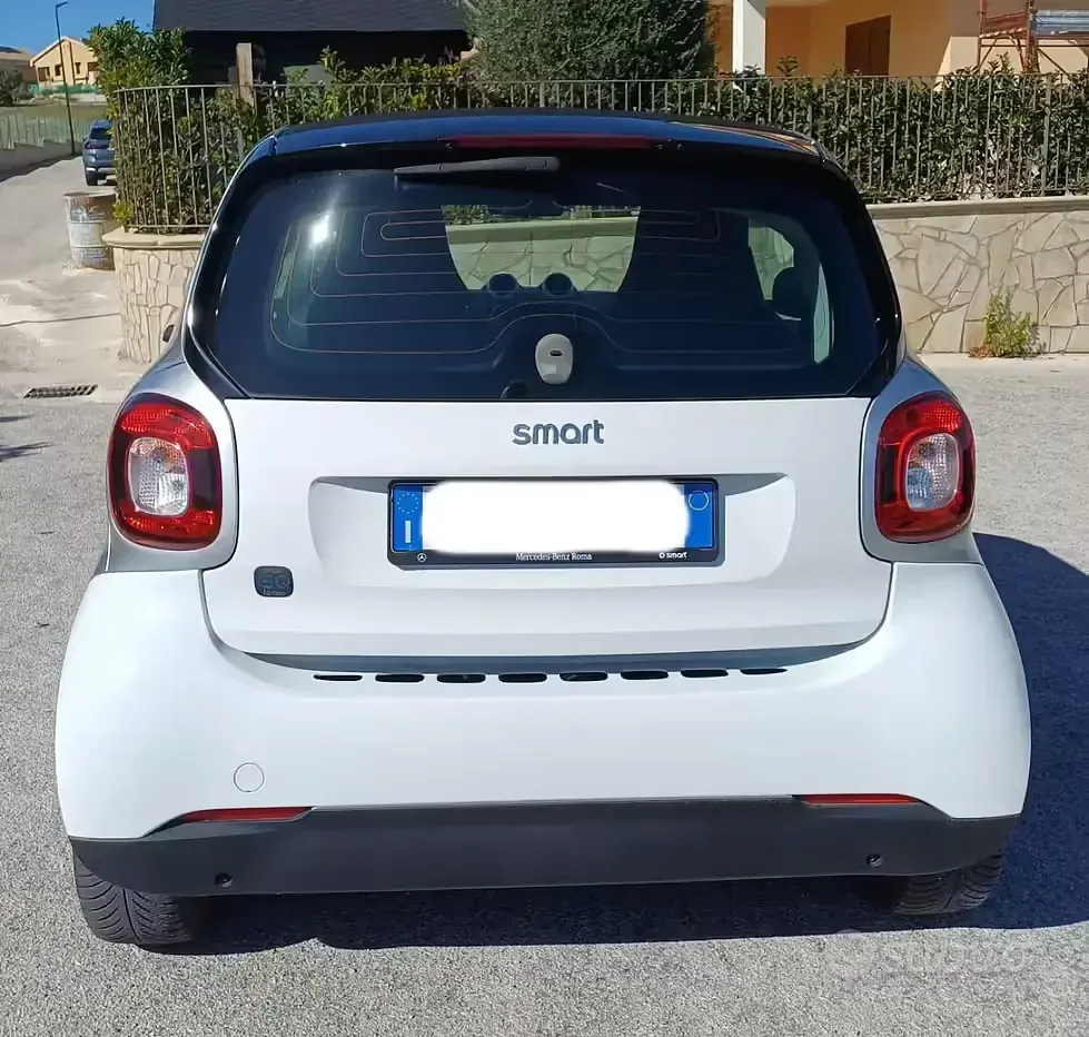 Używany Smart ForTwo Electric Drive 41 kW (56 KM) 2019 Biały Coupe