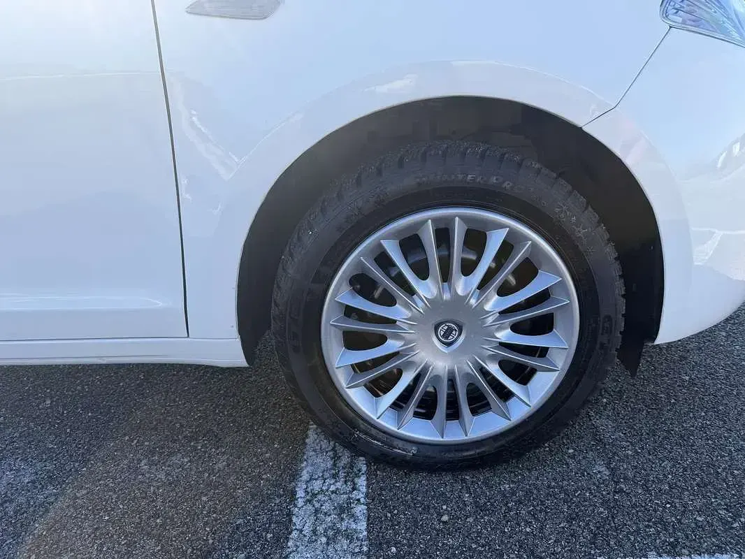 Usata Lancia Ypsilon Platinum 69 CV (50 kW) 2017 Bianco Utilitaria