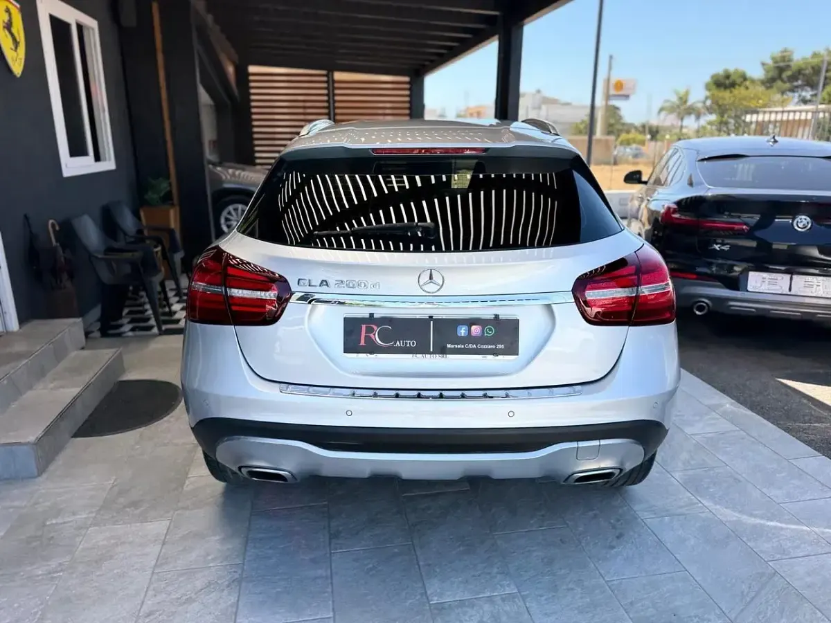 Usata Mercedes GLA200 136 CV (100 kW) 2018 Argento SUV