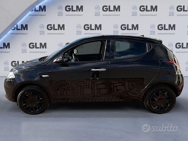 Usata Lancia Ypsilon Silver 70 CV (51 kW) 2023 Nero Utilitaria