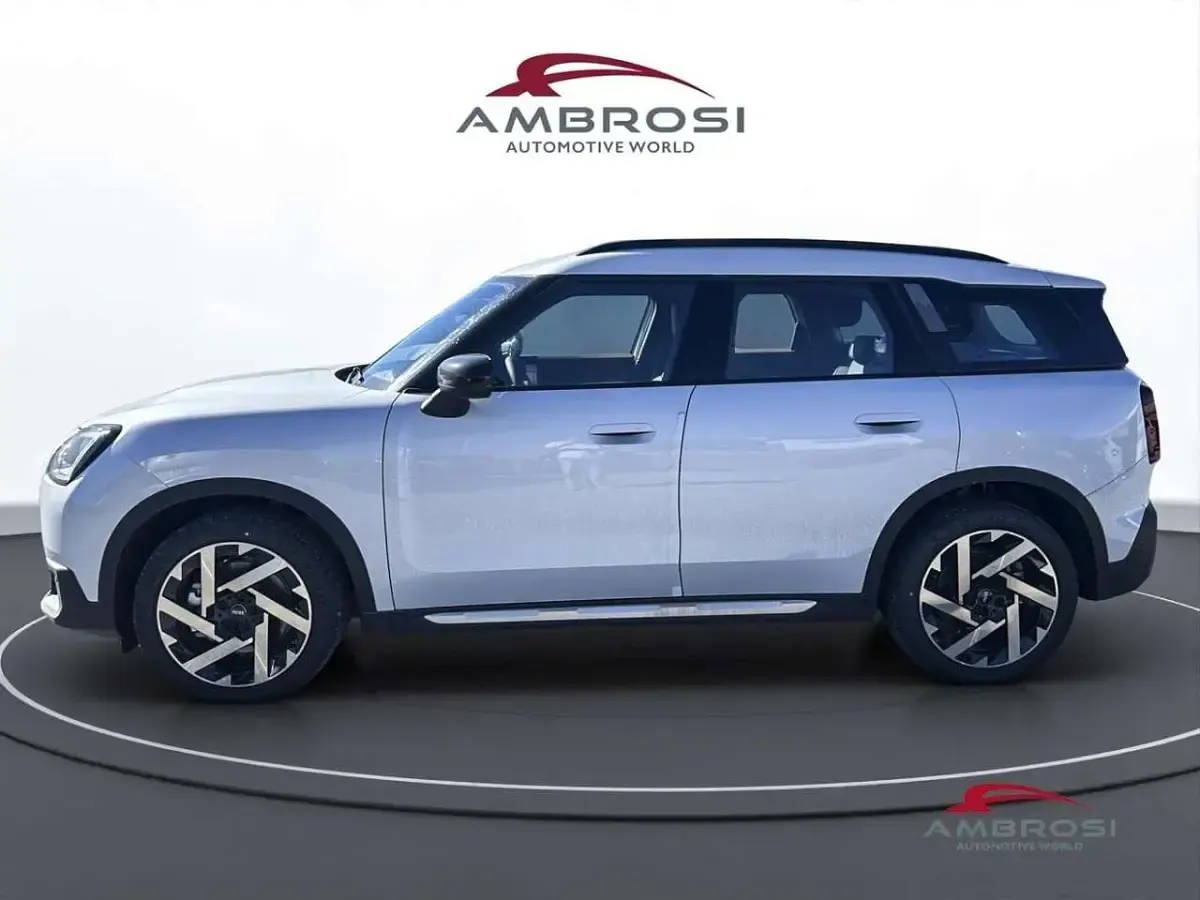 Nuova Mini Cooper Countryman Favoured 204 CV (150 kW) 2025 Bianco SUV