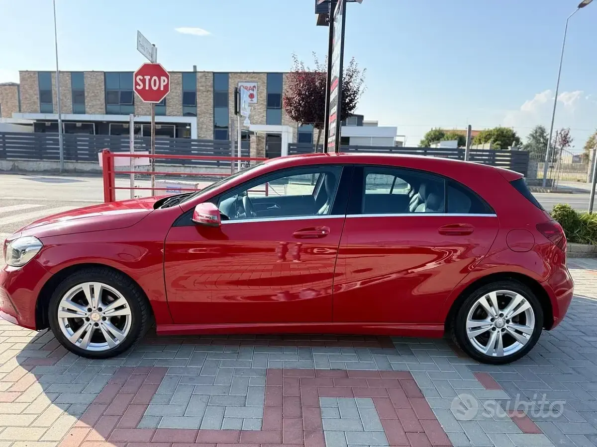 Usata Mercedes A180 109 CV (80 kW) 2016 Rosso Utilitaria