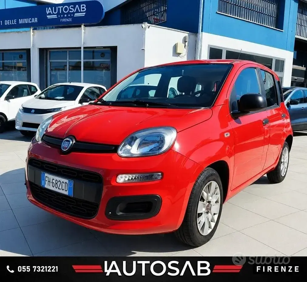 Usata Fiat Panda Lounge 69 CV (50 kW) 2017 Rosso Utilitaria