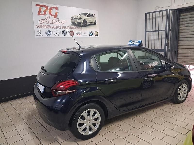 Usata Peugeot 208 68 CV (50 kW) 2015 Blu Utilitaria