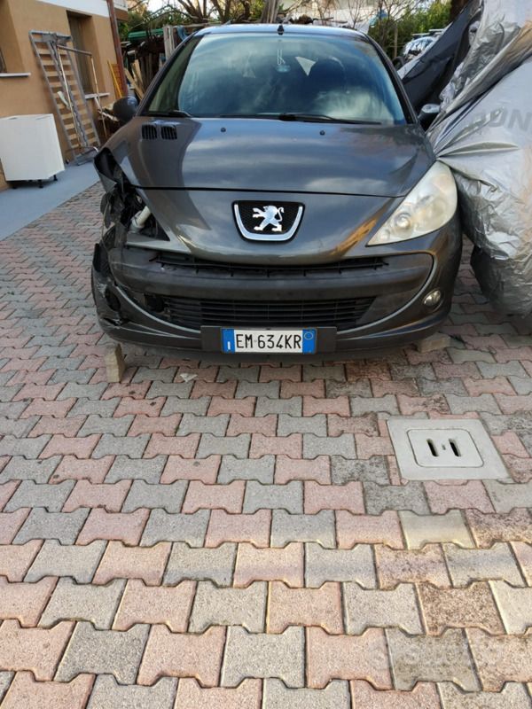 Grigio Usata 2012 Peugeot 206+ Due volumi | 2000 € - Immagine 1/2