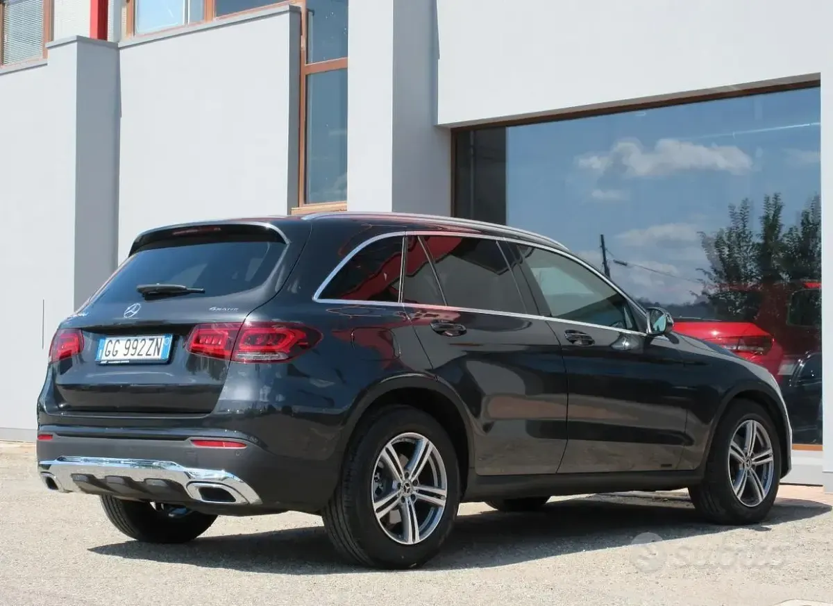 Usata Mercedes GLC200 163 CV (119 kW) 2021 Grigio SUV