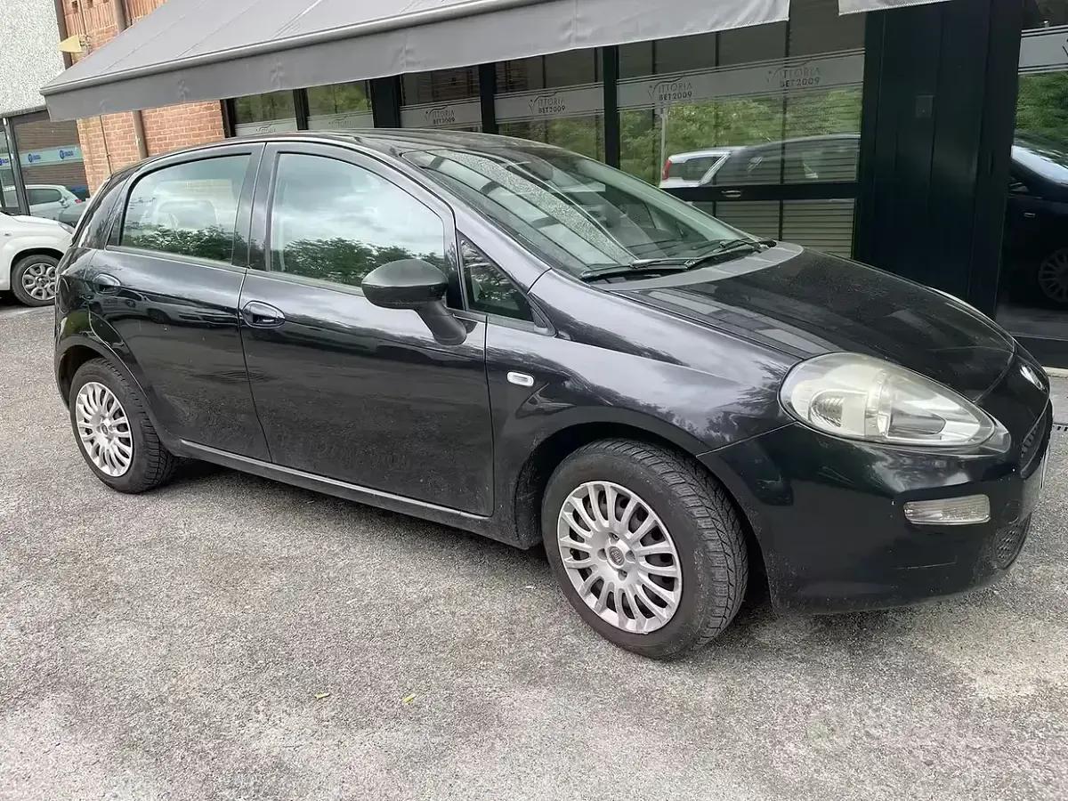 Usado Fiat Punto 69 CV (50 kW) 2013 Negro Utilitario