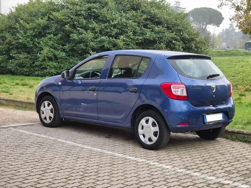 Blu/azzurro Usata 2013 Dacia Sandero Ambiance Tre volumi | 3900 € (Ottimo prezzo) - Immagine 1/4
