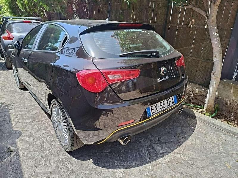 Usata Alfa Romeo Giulietta Exclusive 105 CV (77 kW) 2014 Nero Utilitaria