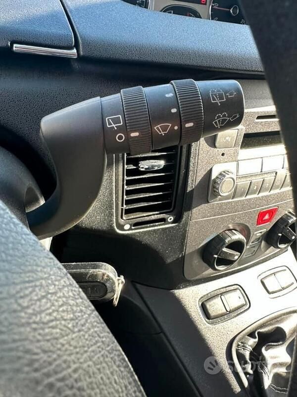 Usata Lancia Musa Gold 95 CV (69 kW) 2012 Grigio Monovolume