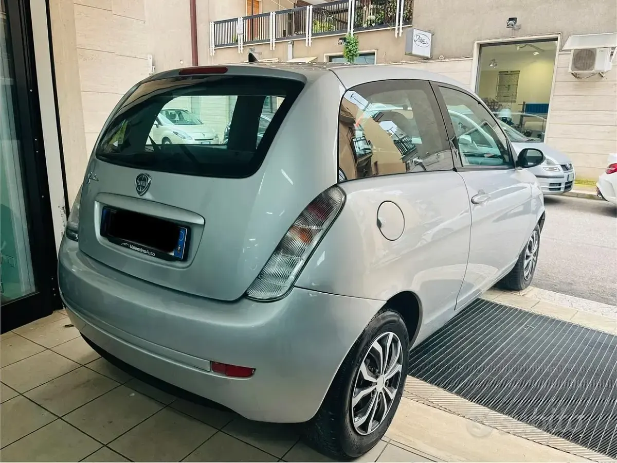 Usata Lancia Ypsilon 60 CV (44 kW) 2008 Grigio Utilitaria