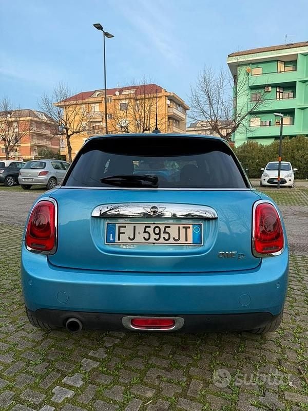 Usata Mini One D Business 95 CV (69 kW) 2017 Blu Utilitaria
