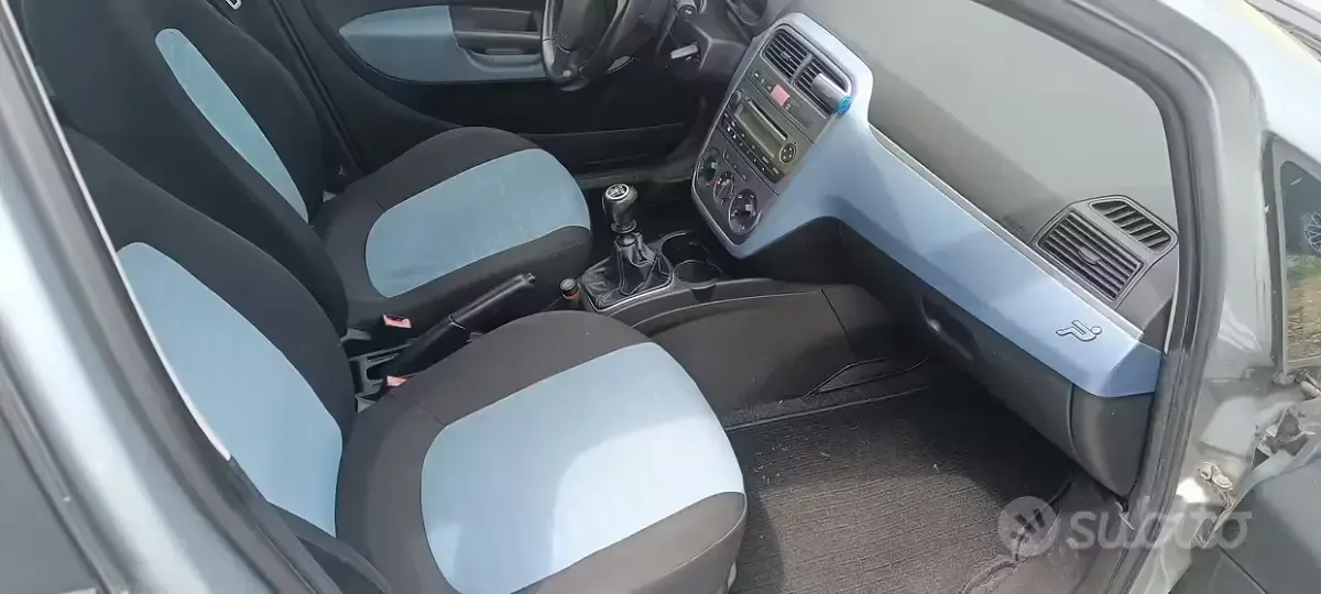 Usata Fiat Grande Punto Dynamic 90 CV (66 kW) 2006 Grigio Utilitaria