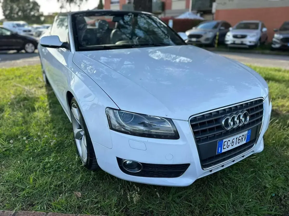Usata Audi A5 Cabriolet Ambition 160 CV (117 kW) 2011 Bianco Cabrio