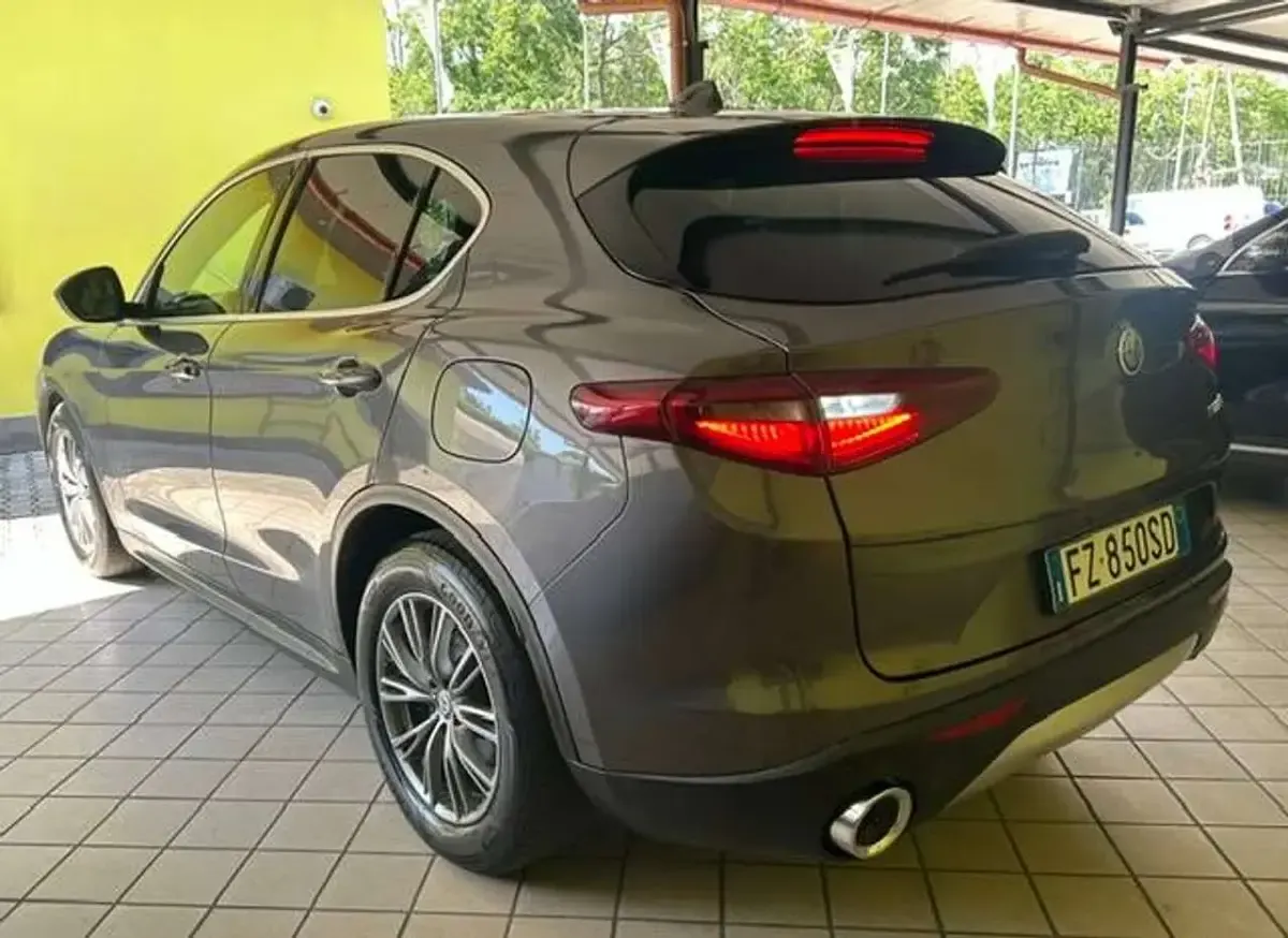 Usata Alfa Romeo Stelvio Executive 190 CV (139 kW) 2019 Grigio SUV