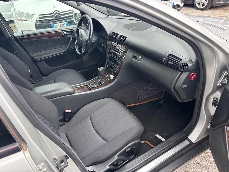 Usata Mercedes C270 Avantgarde 170 CV (125 kW) 2004 Argento Berlina