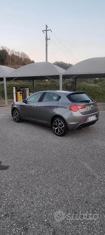Usata Alfa Romeo Giulietta Ti 120 CV (88 kW) 2021 Grigio Berlina