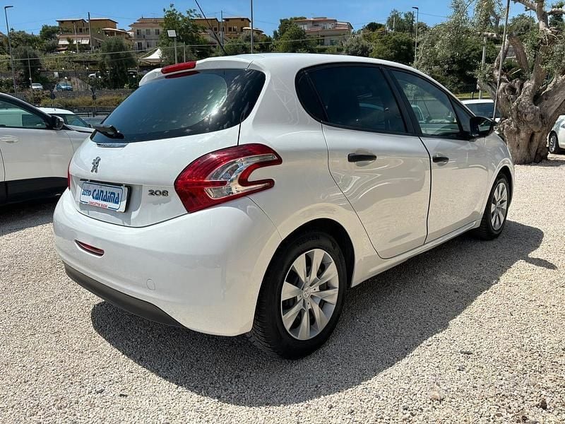 Usata Peugeot 208 68 CV (50 kW) 2014 Bianco Utilitaria