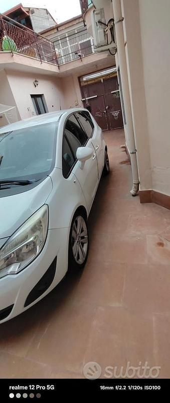 Usata Opel Meriva 95 CV (69 kW) 2013 Bianco Monovolume