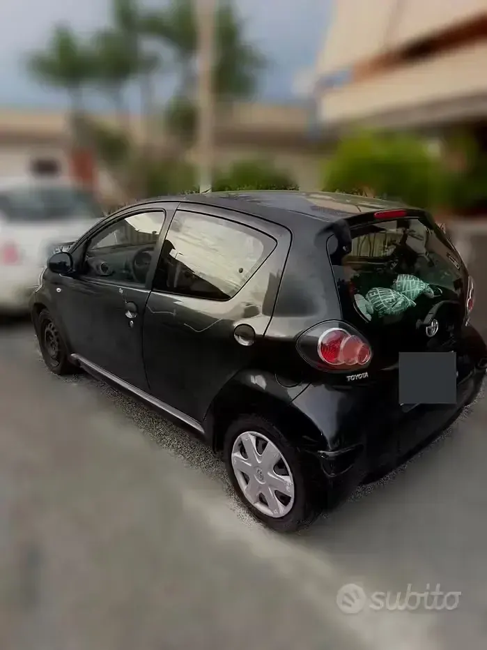 Usata Toyota Aygo 68 CV (50 kW) 2011 Grigio Utilitaria