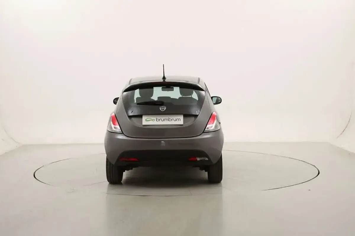 Usata Lancia Ypsilon 69 CV (50 kW) 2024 Grigio Utilitaria