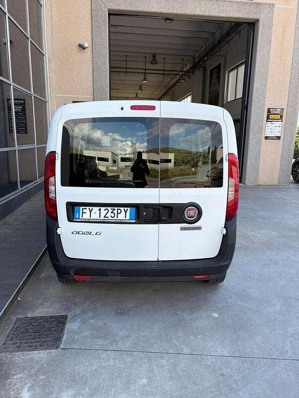Usata Fiat Doblò 95 CV (69 kW) 2019 Bianco Monovolume