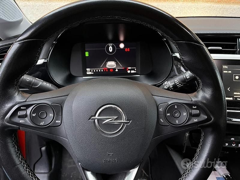 Usata Opel Corsa Design & Tech 75 CV (55 kW) 2022 Arancione Berlina