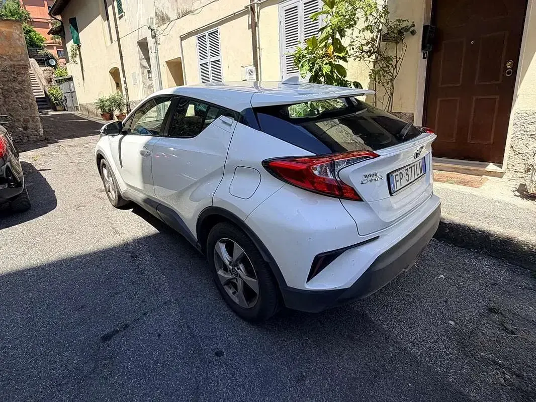 Usata Toyota C-HR 98 CV (72 kW) 2018 Bianco SUV