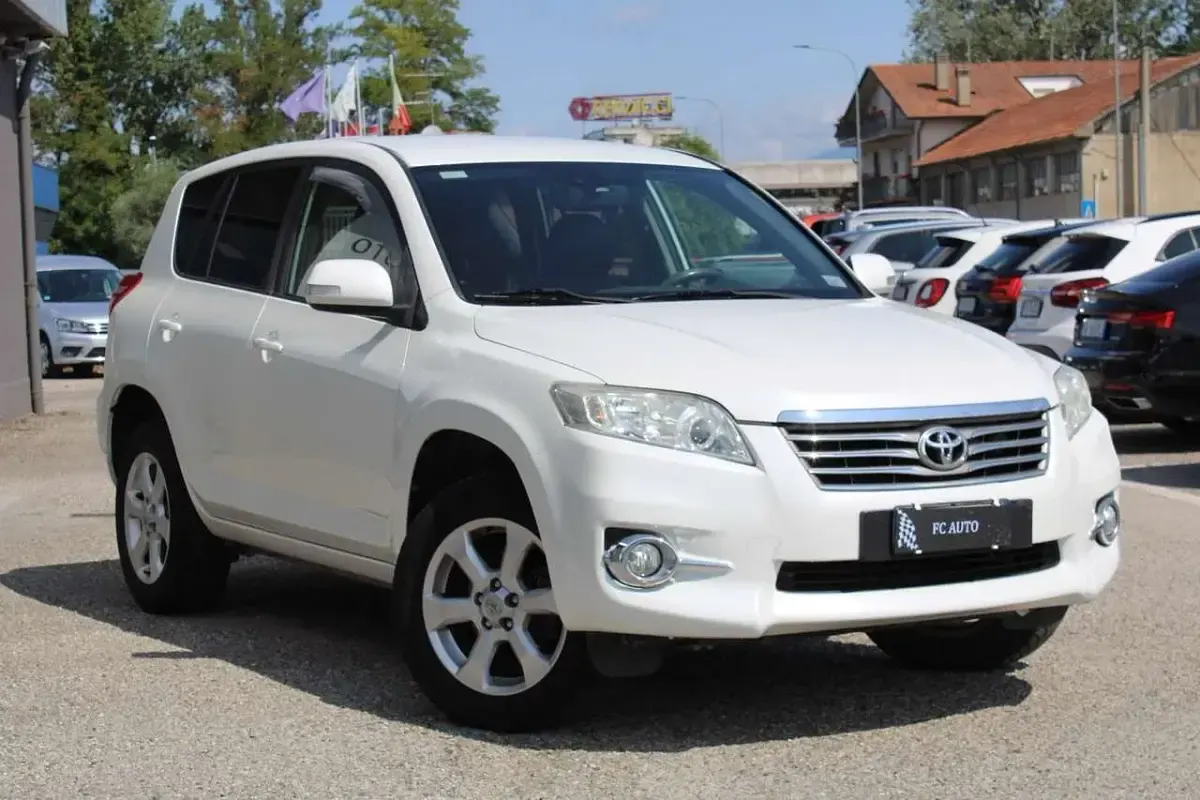 Usata Toyota RAV4 Luxury 150 CV (110 kW) 2010 Bianco SUV