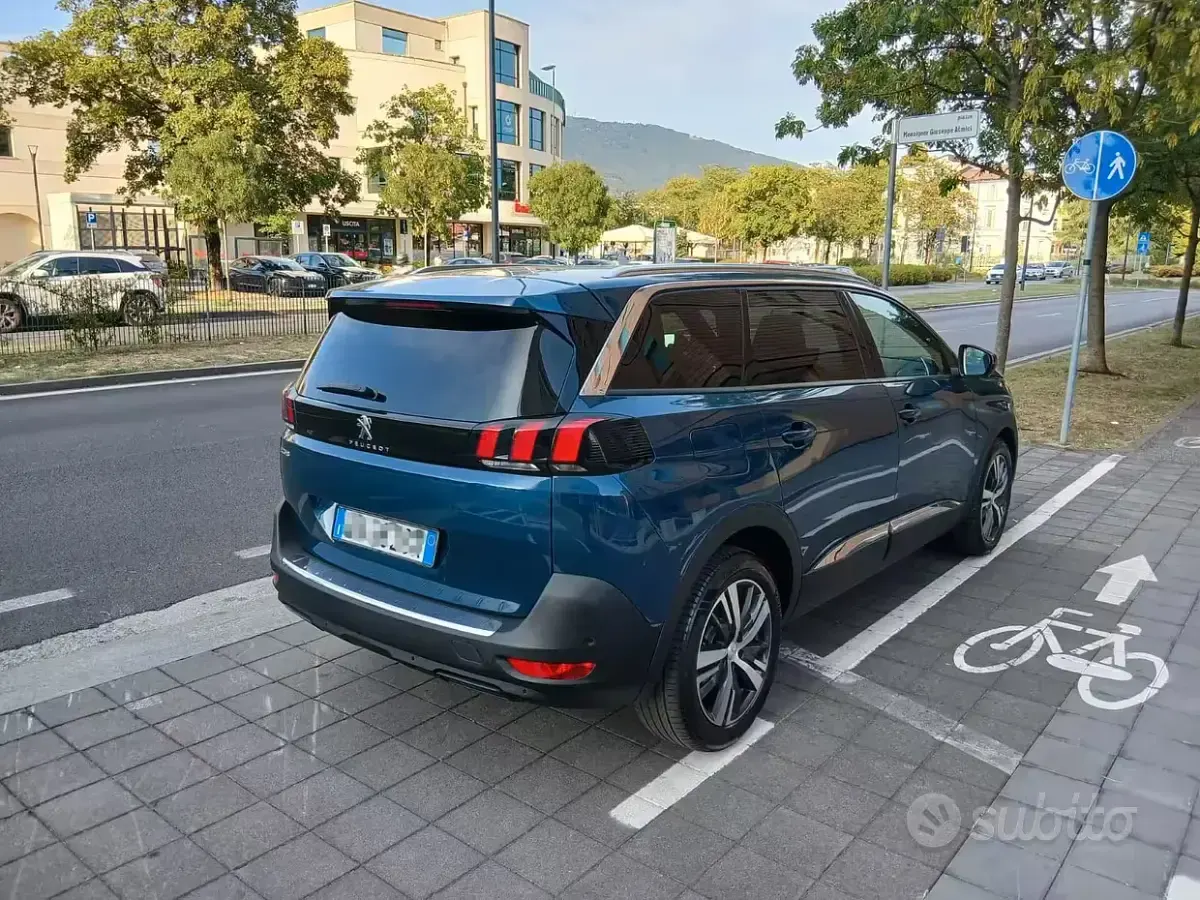 Usata Peugeot 5008 131 CV (96 kW) 2023 Bluazzurro SUV