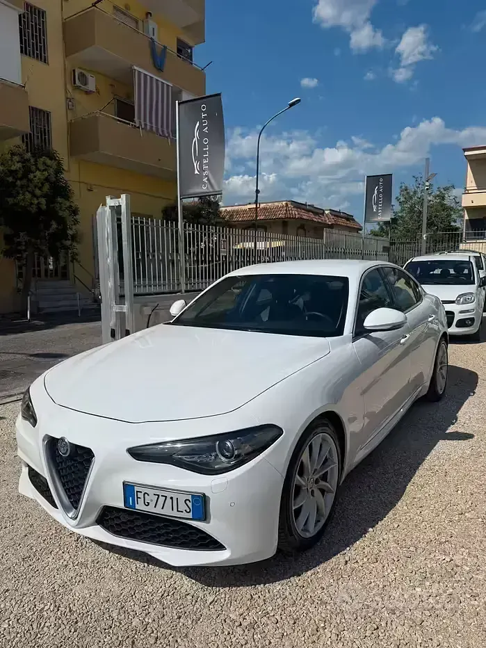 Usata Alfa Romeo Giulia Super 150 CV (110 kW) 2017 Bianco Berlina