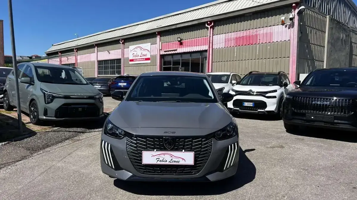 Usata Peugeot 208 Allure 101 CV (74 kW) 2024 Gray Utilitaria