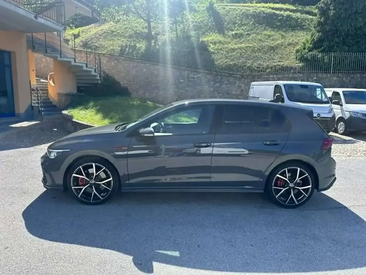 Usata VW Golf VIII GTI 245 CV (180 kW) 2024 Grigio Berlina