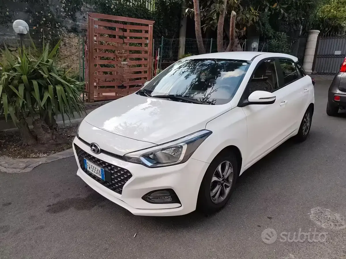 Usata Hyundai i20 75 CV (55 kW) 2019 Bianco Utilitaria