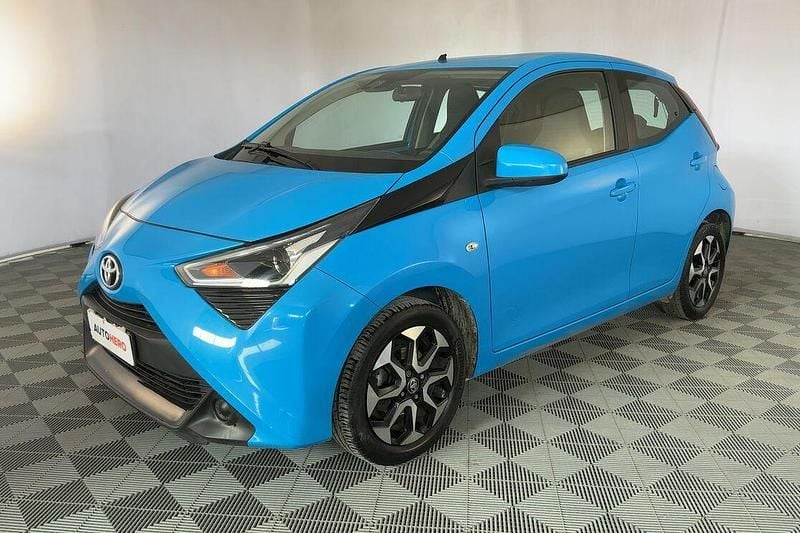 Usata Toyota Aygo 72 CV (52 kW) 2019 Blu Utilitaria