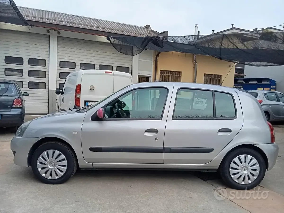 Gebraucht Renault Clio II 75 PS (55 kW) 2008 Grau Limousine