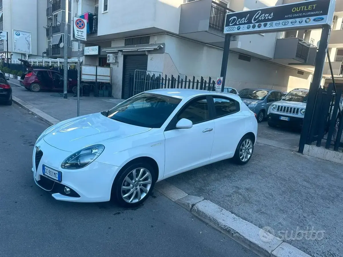 Usata Alfa Romeo Giulietta Super 120 CV (88 kW) 2020 Bianco Utilitaria
