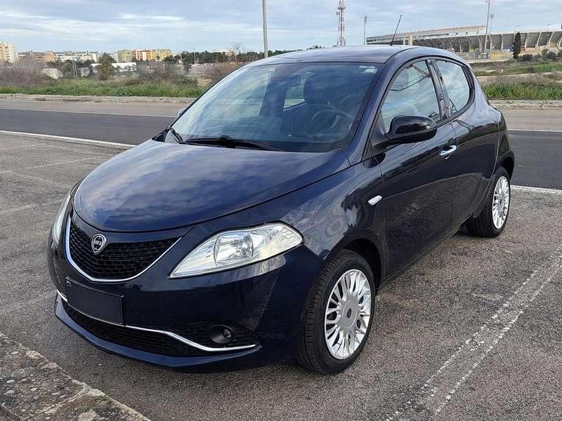 Usata Lancia Ypsilon Gold 69 CV (50 kW) 2016 Blu/azzurro Utilitaria