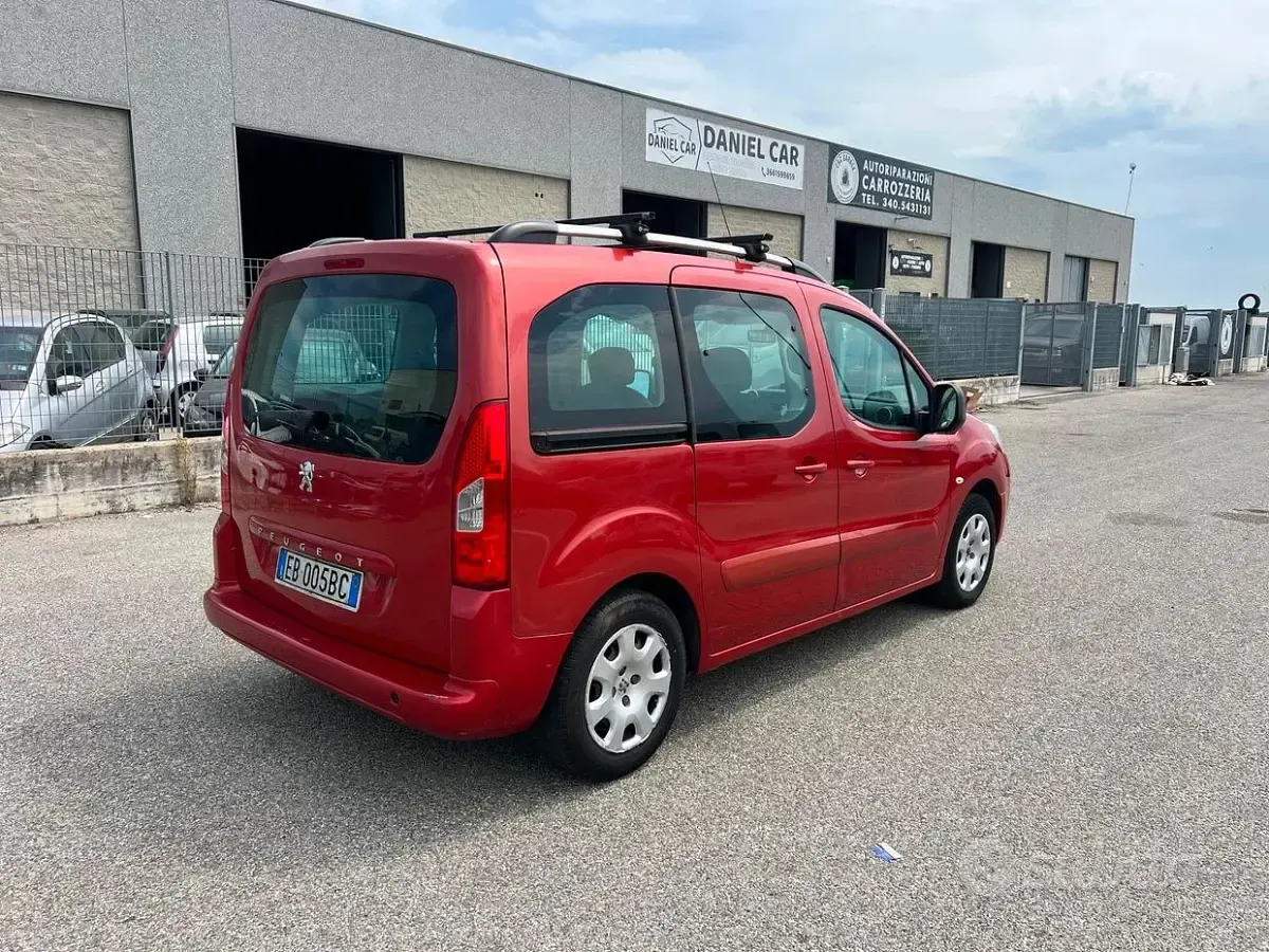 Usata Peugeot Partner Tepee Outdoor 120 CV (88 kW) 2010 Arancione Monovolume