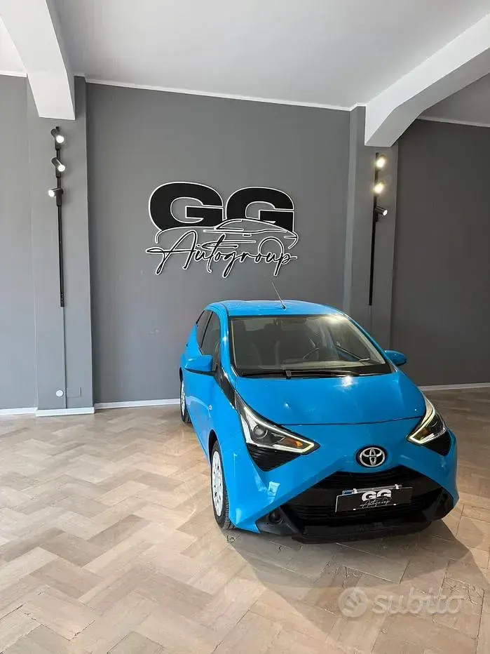 Usata Toyota Aygo Connect Style 72 CV (52 kW) 2020 Blu Utilitaria