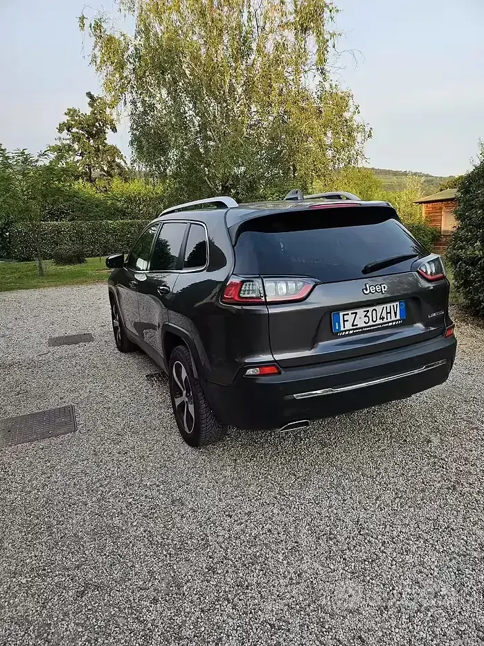 Usata Jeep Cherokee Limited 194 CV (142 kW) 2019 Grigio SUV