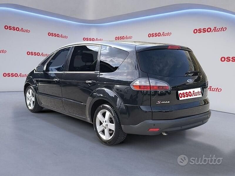 Usata Ford S-MAX Titanium 140 CV (102 kW) 2008 Nero Monovolume