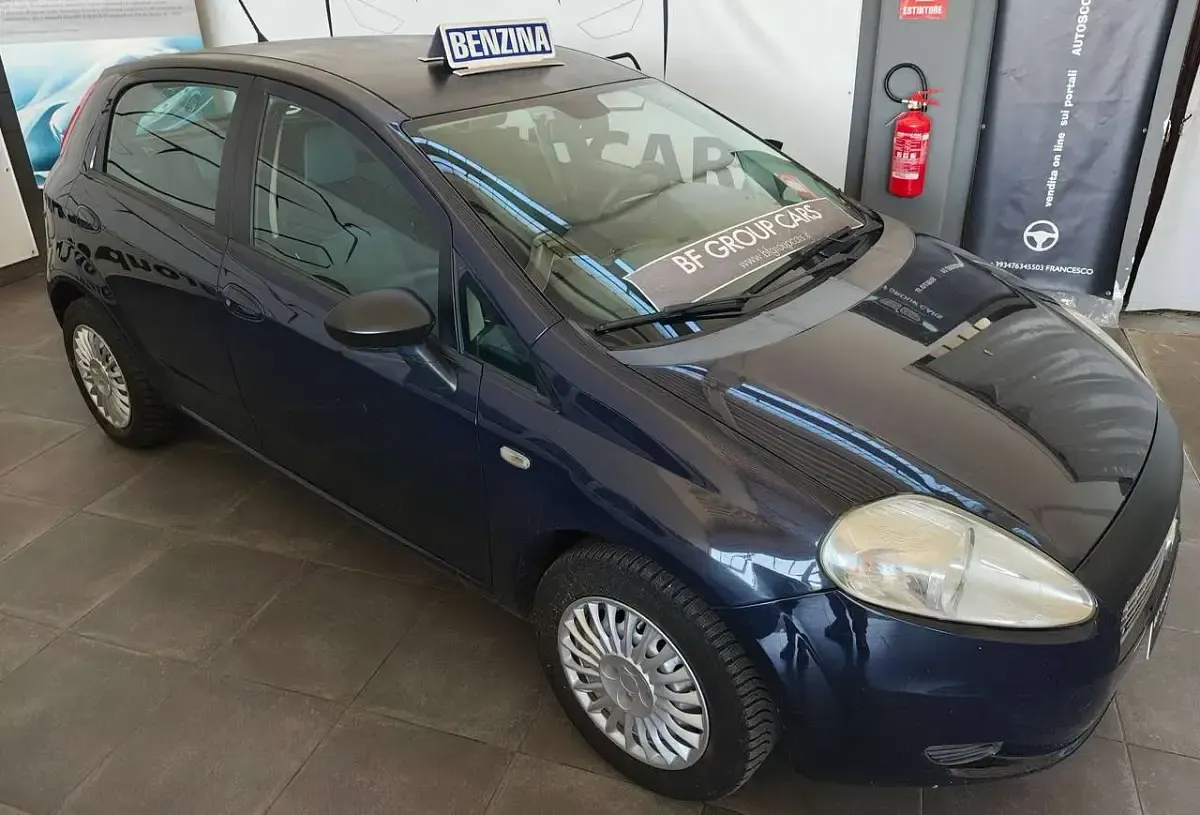 Usata Fiat Grande Punto Dynamic 77 CV (56 kW) 2009 Blu notte pastello Utilitaria