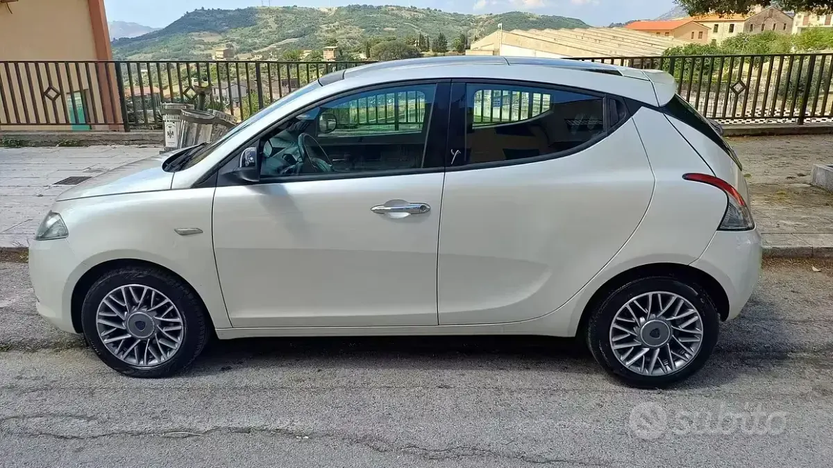 Usata Lancia Ypsilon 95 CV (69 kW) 2011 Giallo Utilitaria