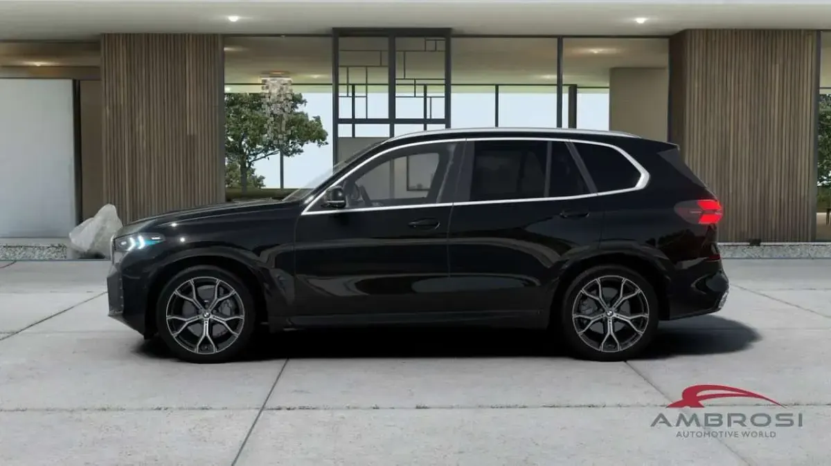 Nuova BMW X5 Comfort Edition 298 CV (219 kW) 2026 Black sapphire metallizzato SUV