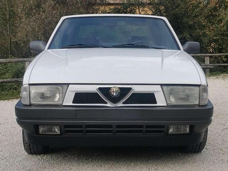 Usata Alfa Romeo 75 122 CV (89 kW) 1989 Bianco Berlina