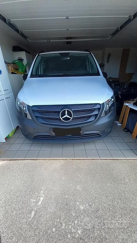 Bianco Usata 2020 Mercedes Vito Furgone | 22.900 € (Molto cara) - Immagine 1/4