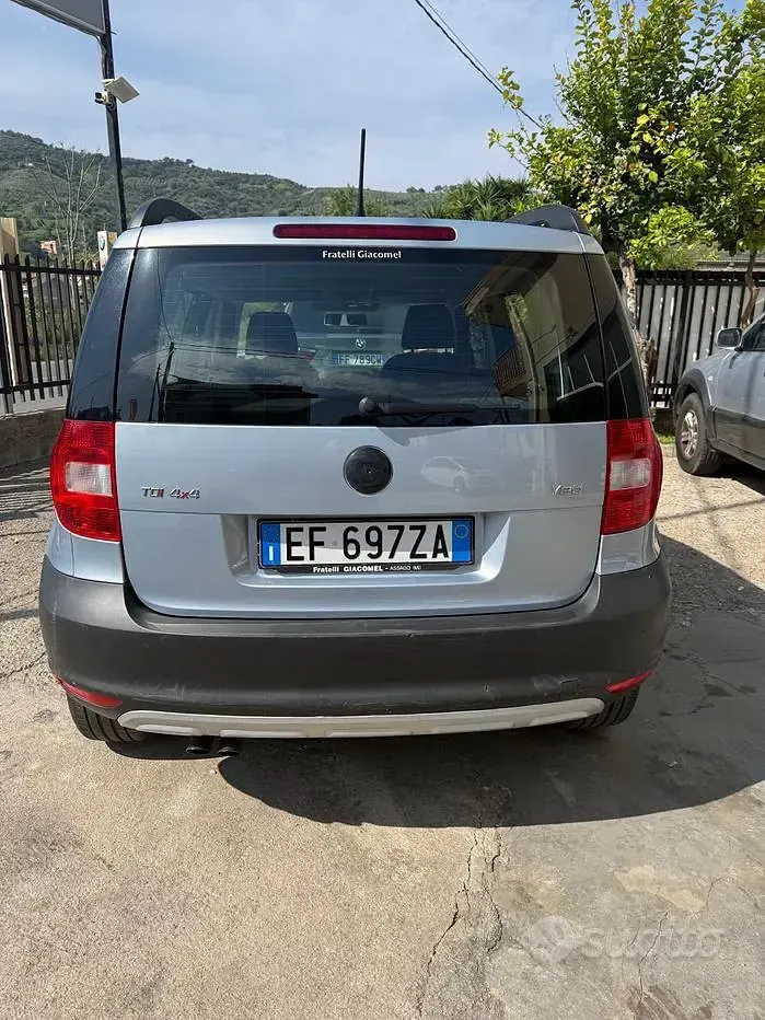 Usata Skoda Yeti Adventure 140 CV (102 kW) 2011 Grigio SUV