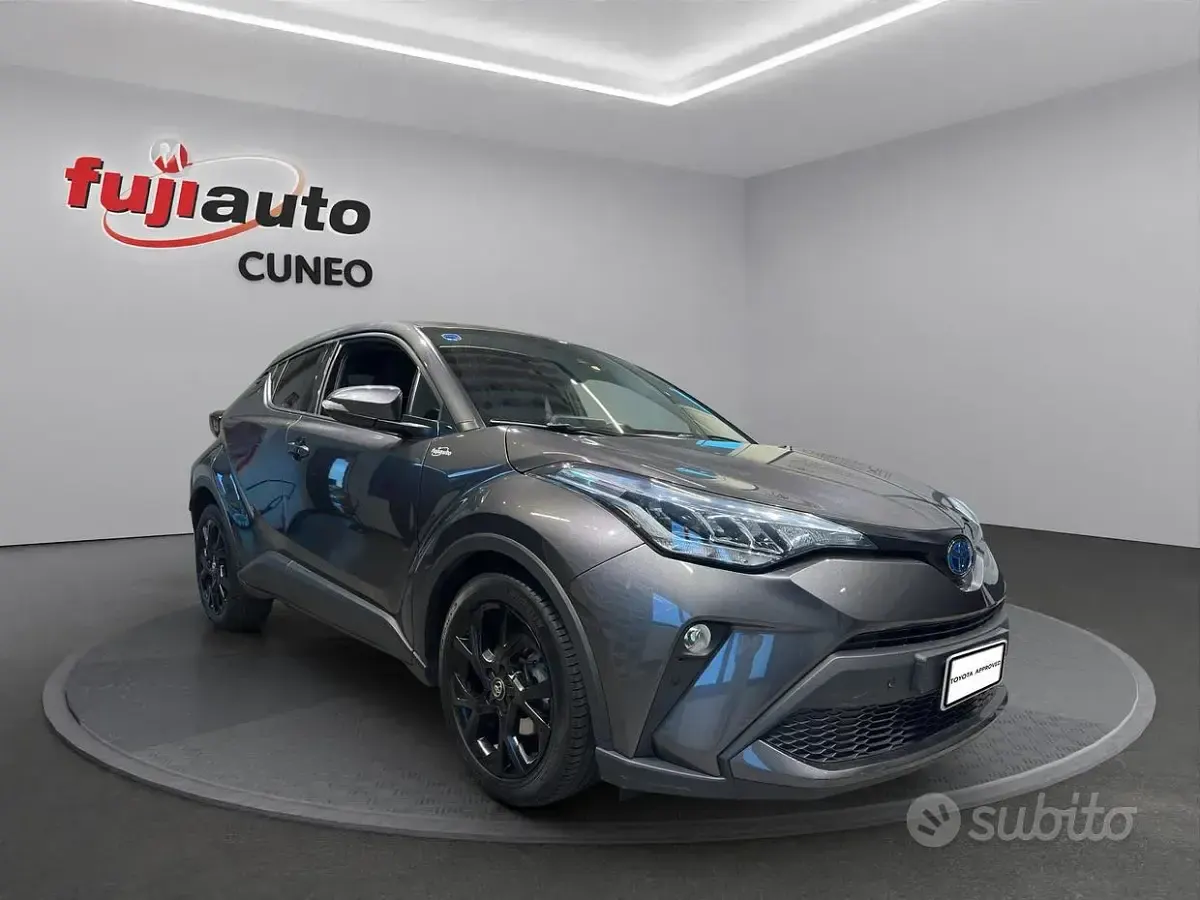 Usata Toyota C-HR Trend 122 CV (89 kW) 2022 Dark grey met SUV