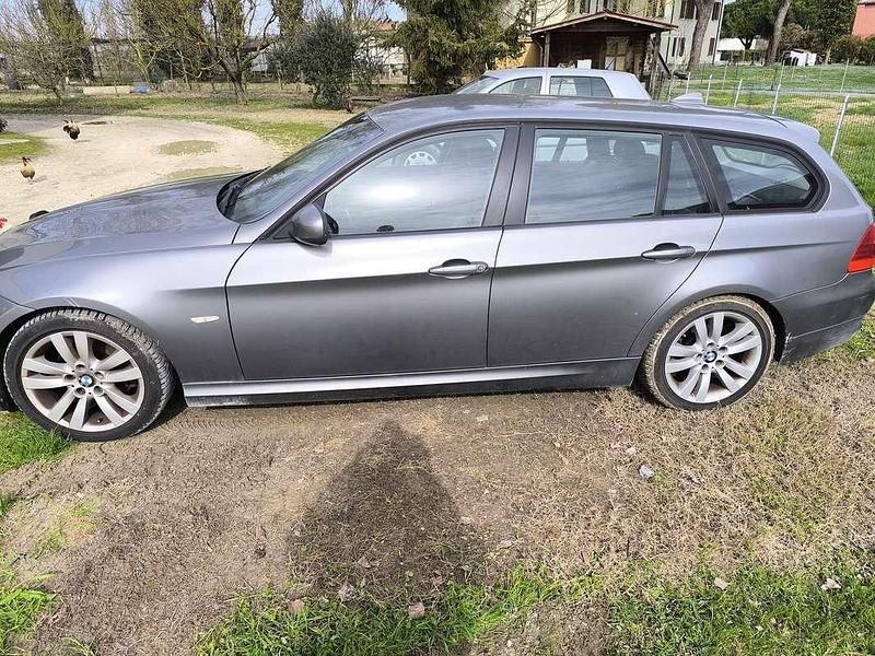 Usata BMW 320 177 CV (130 kW) 2009 Grigio Station wagon